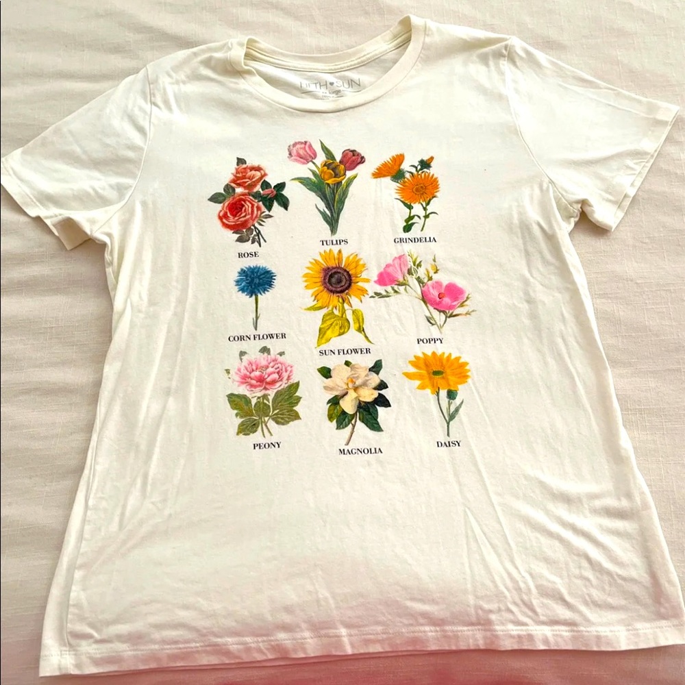 ****SOLD—on ♏️****🌼Flower Tee